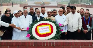তারেক রহমানের পক্ষে মঈন খানের নেতৃত্বে জাতীয় স্মৃতিসৌধে শ্রদ্ধা নিবেদন